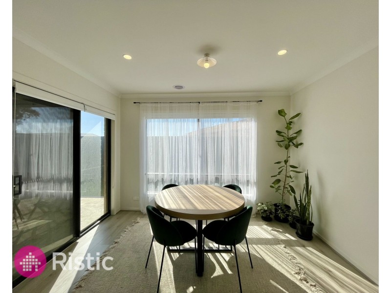 43 Hardwood Grove, Donnybrook VIC 3064