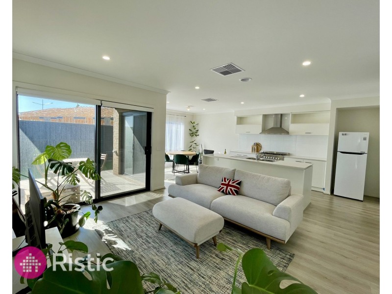 43 Hardwood Grove, Donnybrook VIC 3064