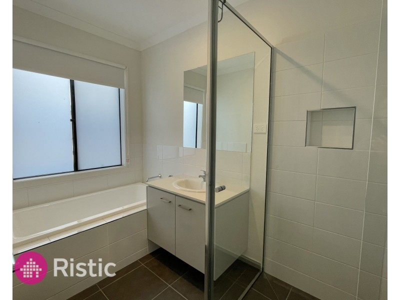 43 Hardwood Grove, Donnybrook VIC 3064