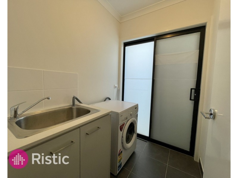 43 Hardwood Grove, Donnybrook VIC 3064