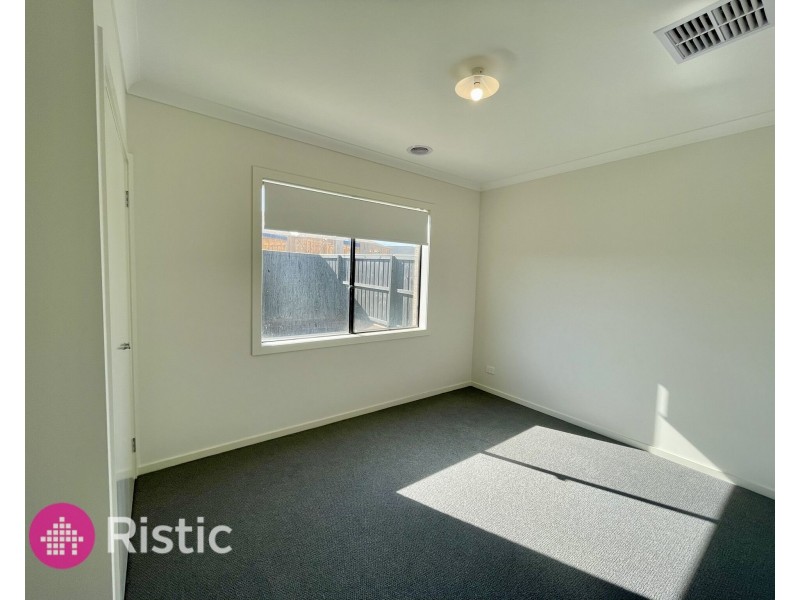 43 Hardwood Grove, Donnybrook VIC 3064