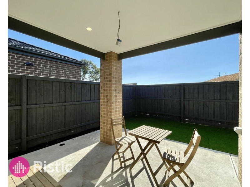 43 Hardwood Grove, Donnybrook VIC 3064