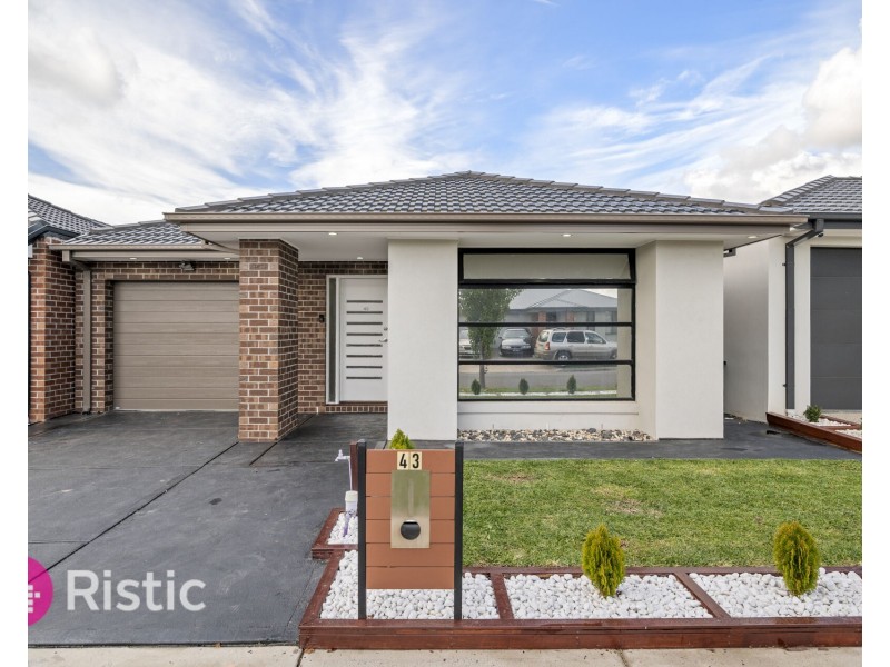 43 Upthorpe Way, Mickleham VIC 3064
