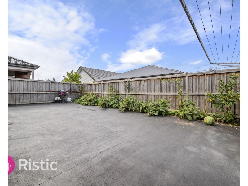 43 Upthorpe Way, Mickleham VIC 3064