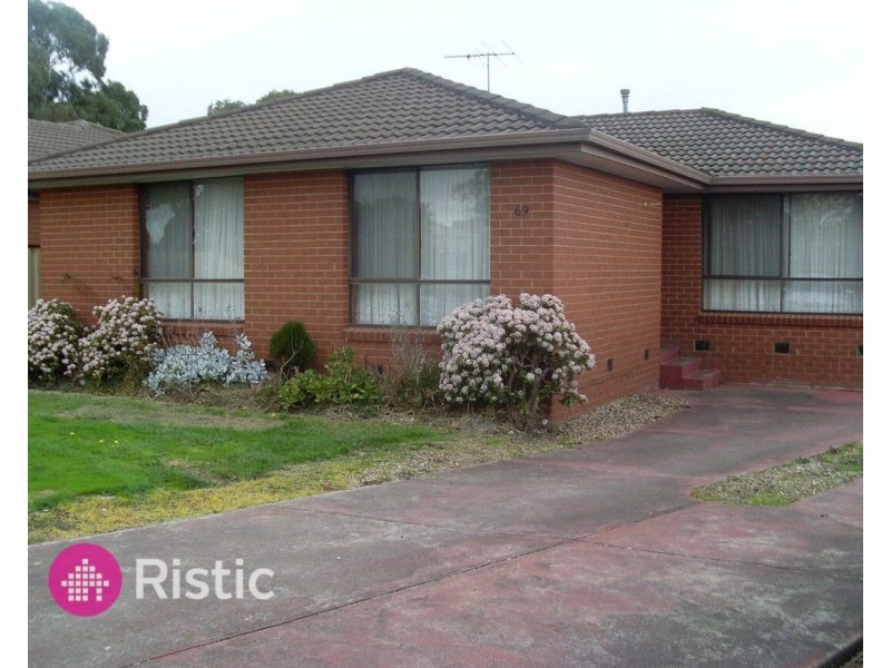 69 Centenary Drive, Mill Park VIC 3082