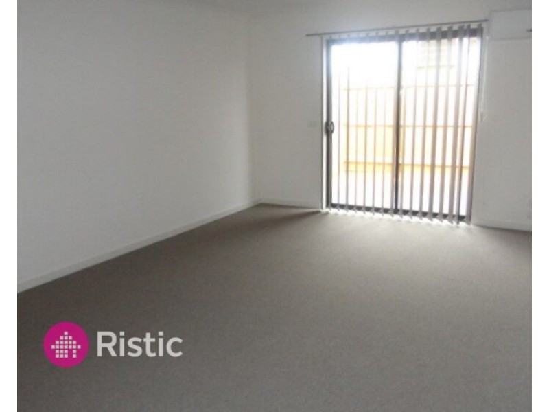 8/12 Kirkland Court, Epping VIC 3076
