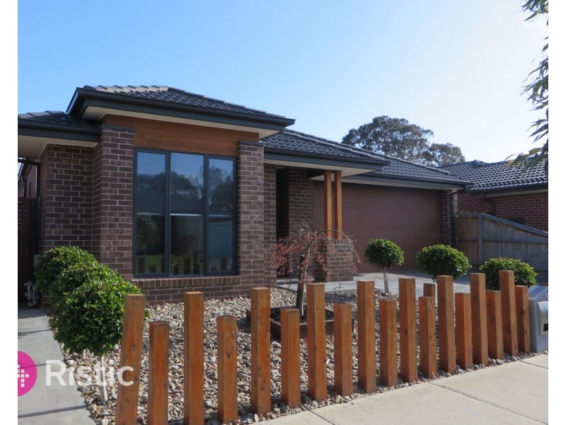 10 Dibella Street, Doreen VIC 3754