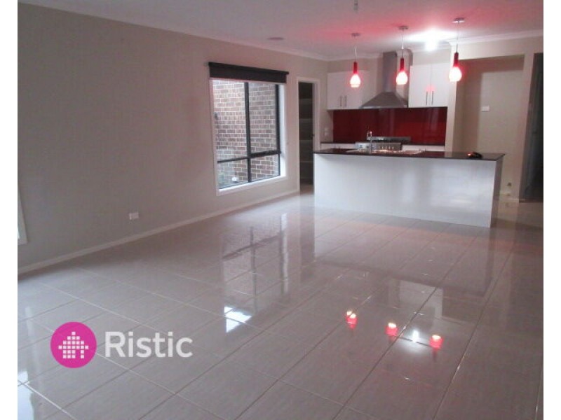 10 Dibella Street, Doreen VIC 3754