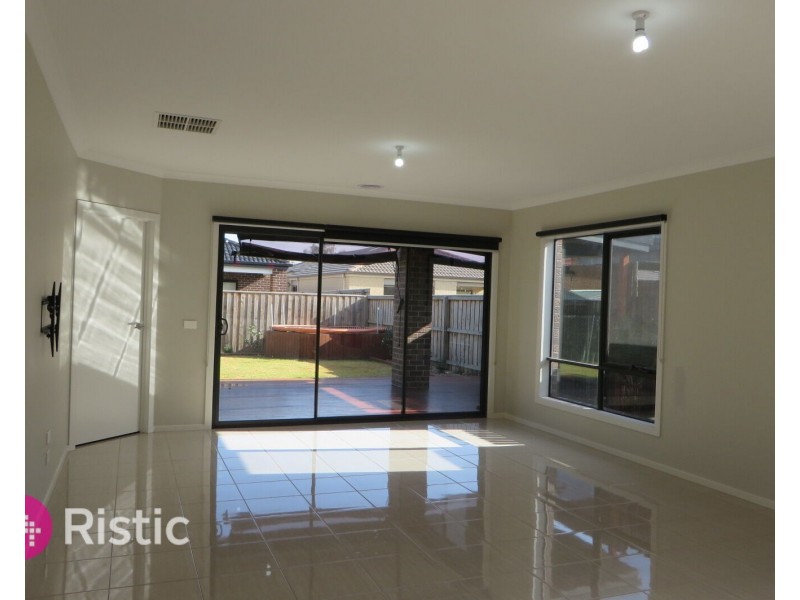 10 Dibella Street, Doreen VIC 3754