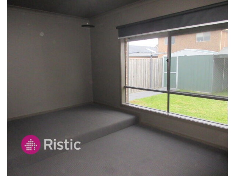 10 Dibella Street, Doreen VIC 3754