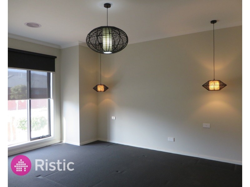 10 Dibella Street, Doreen VIC 3754