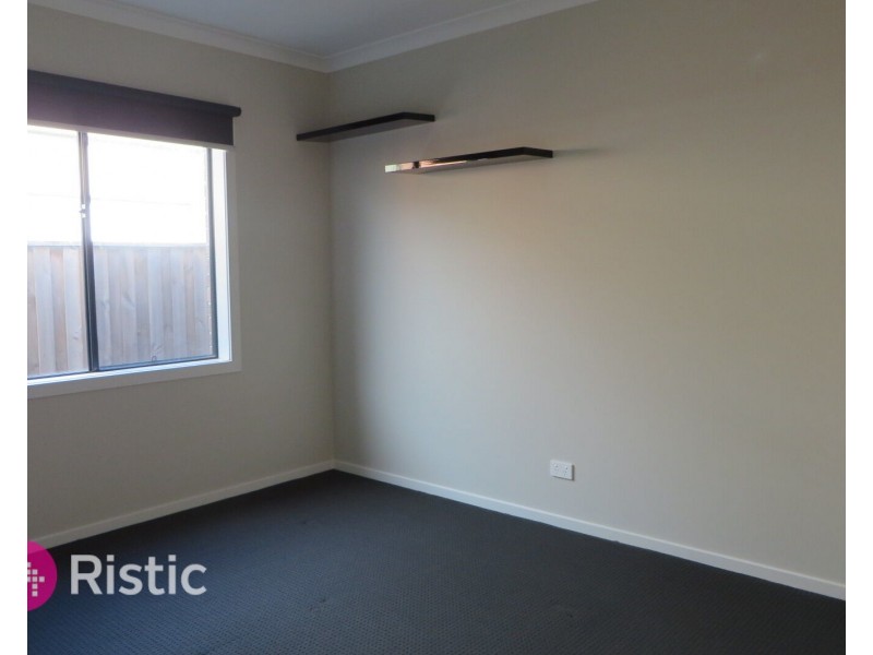 10 Dibella Street, Doreen VIC 3754