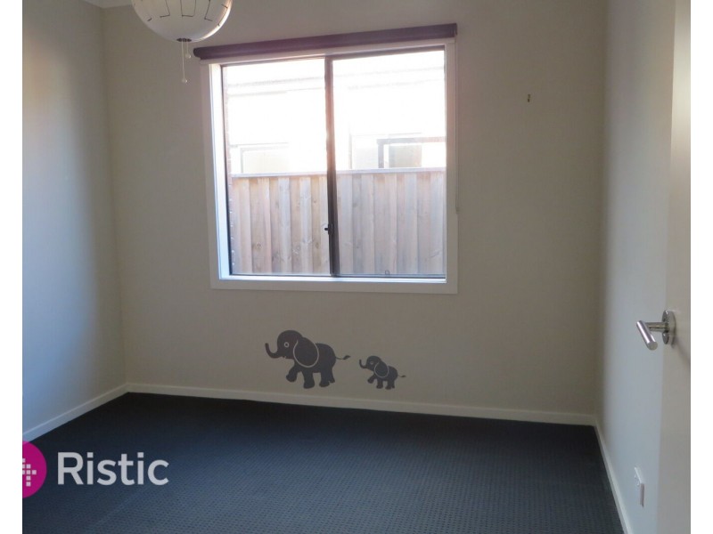 10 Dibella Street, Doreen VIC 3754