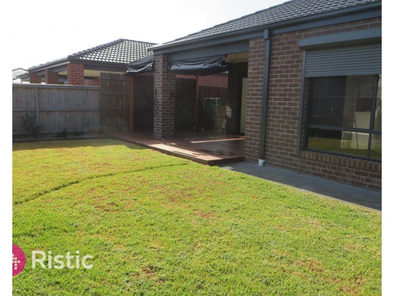 10 Dibella Street, Doreen VIC 3754