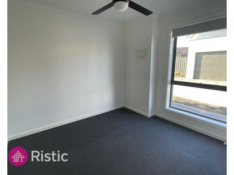 3/204 Saltlake Boulevard, Wollert VIC 3750