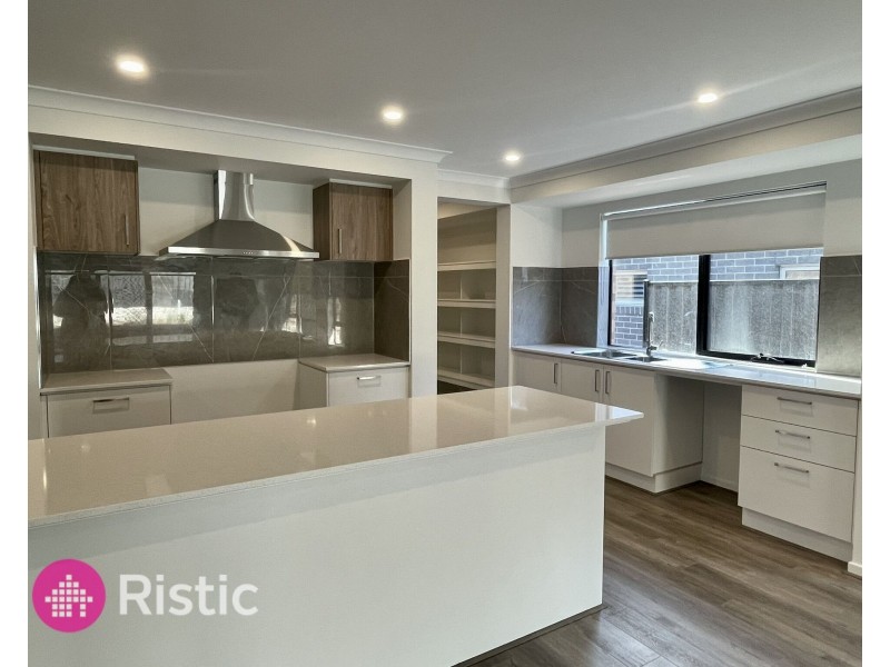 9 Helenic Drive, Greenvale VIC 3059