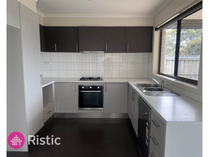 8 Pinrush Road, Brookfield VIC 3338