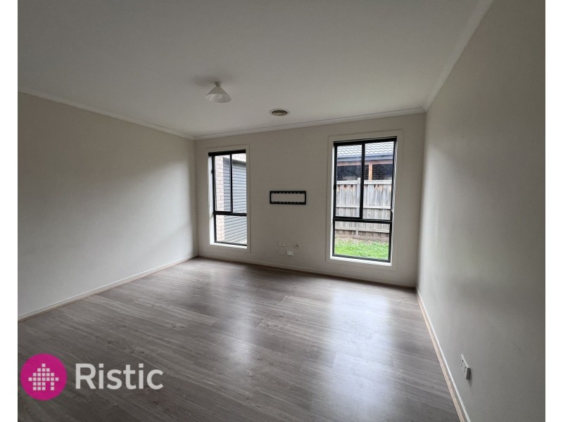 8 Pinrush Road, Brookfield VIC 3338