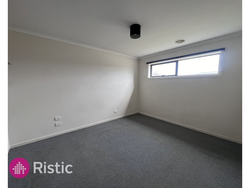 8 Pinrush Road, Brookfield VIC 3338