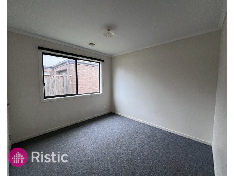 8 Pinrush Road, Brookfield VIC 3338