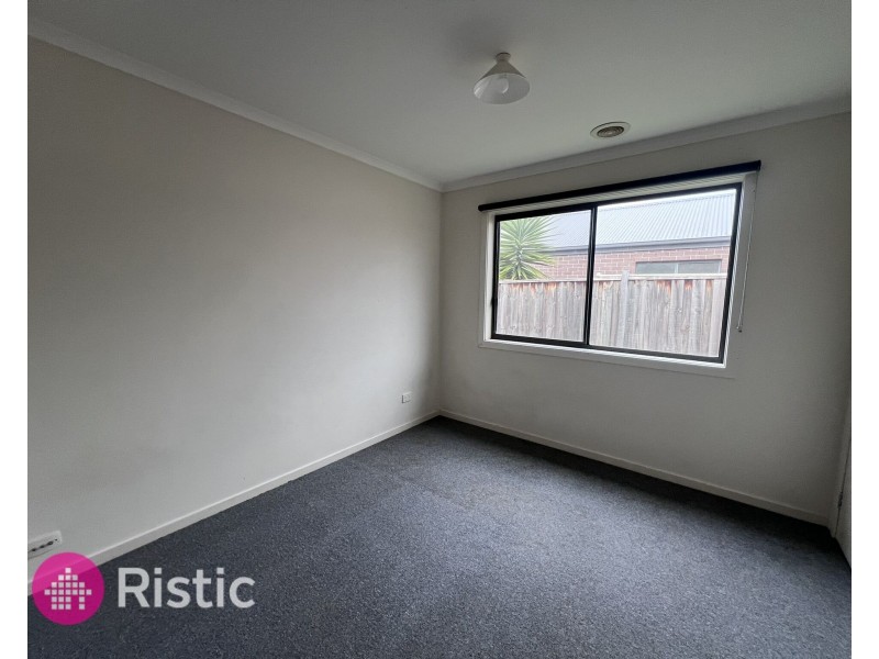 8 Pinrush Road, Brookfield VIC 3338