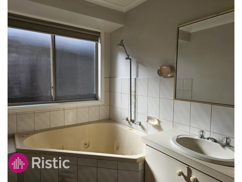 12 Monterey Court, Mill Park VIC 3082