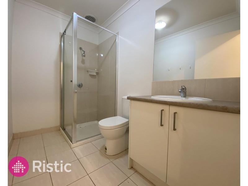 17/4 Mantello Drive, Werribee VIC 3030