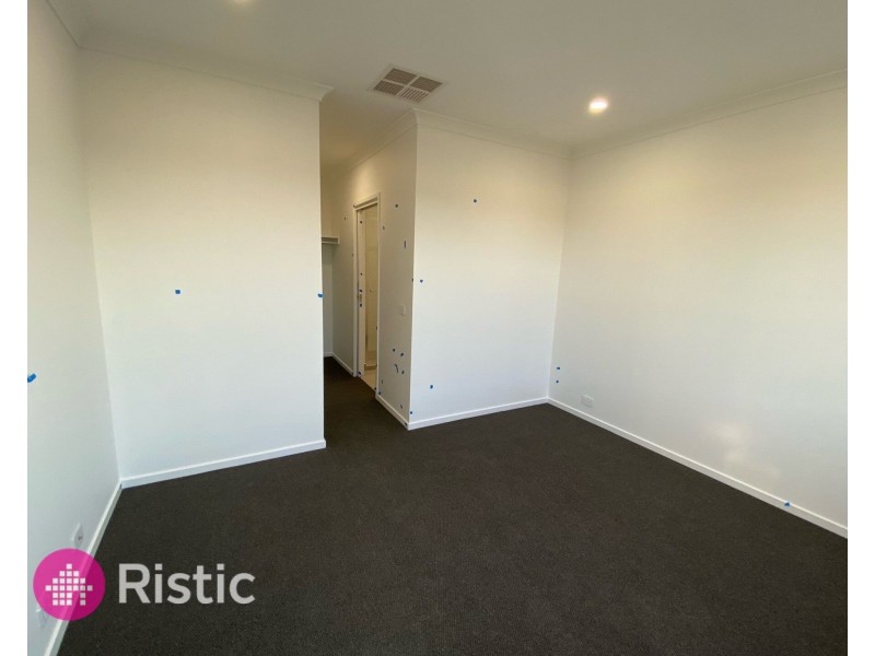 27 Rochford Drive, Donnybrook VIC 3064