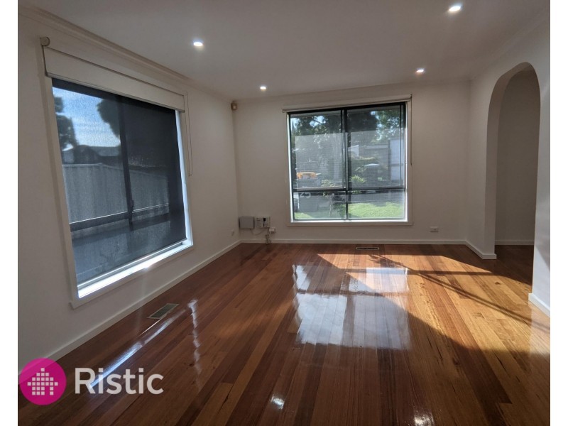 25 Golf Links Drive, Mill Park VIC 3082