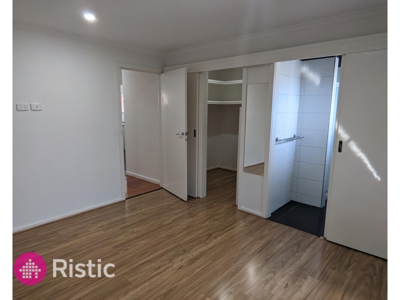 25 Golf Links Drive, Mill Park VIC 3082