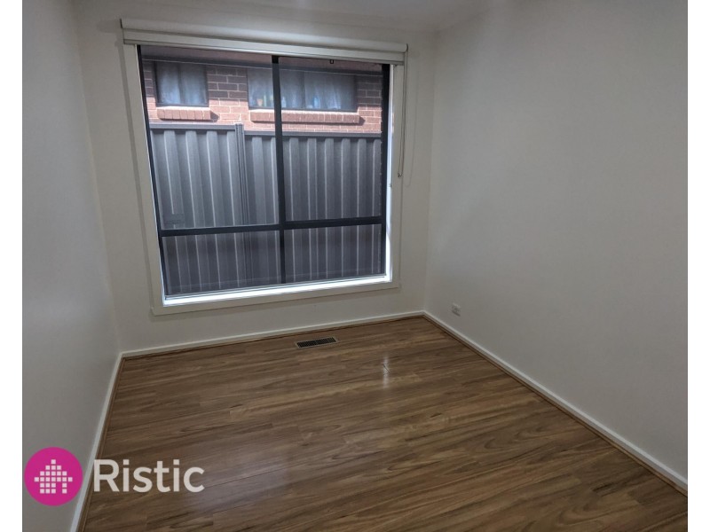 25 Golf Links Drive, Mill Park VIC 3082