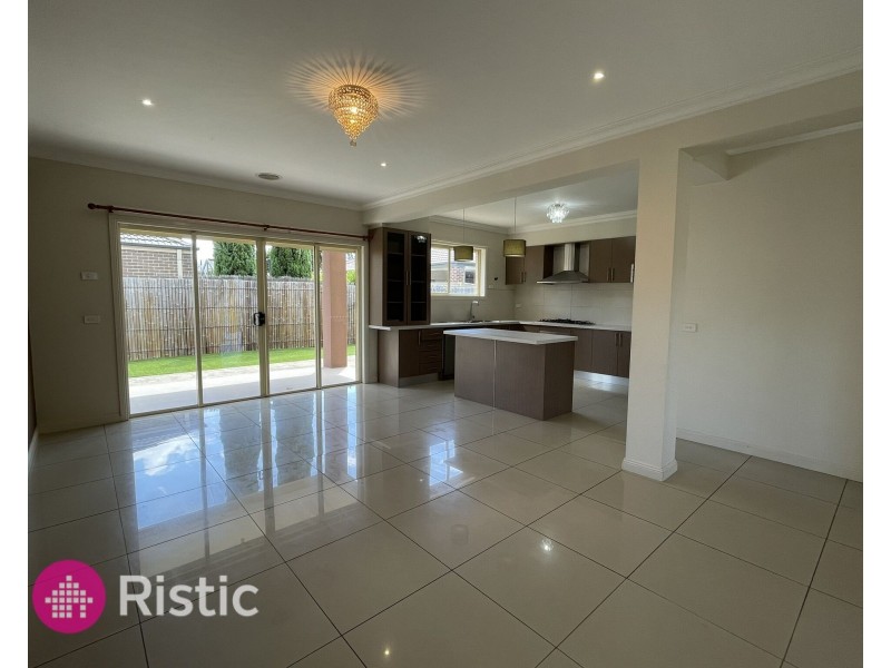 122 Lyndarum Drive, Epping VIC 3076