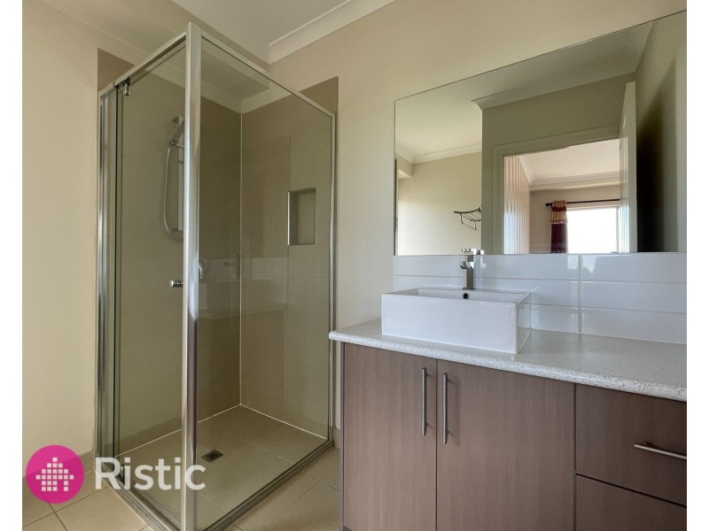 122 Lyndarum Drive, Epping VIC 3076