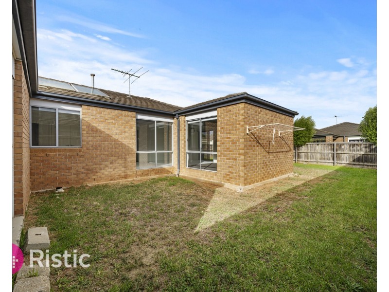 27 Laurence Way, Tarneit VIC 3029