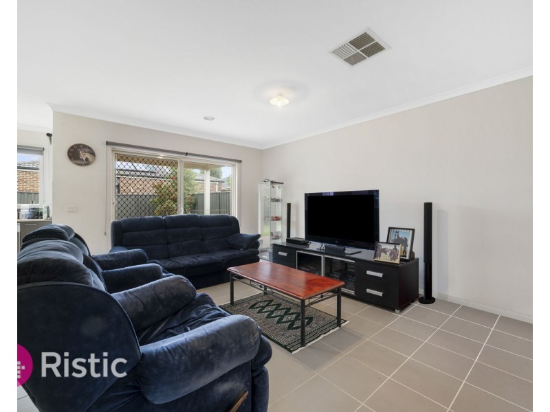 12 Risdon Chase, Wollert VIC 3750