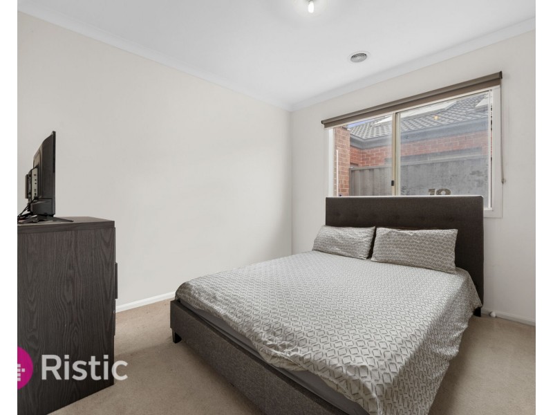 12 Risdon Chase, Wollert VIC 3750