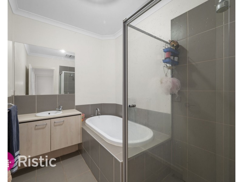 12 Risdon Chase, Wollert VIC 3750