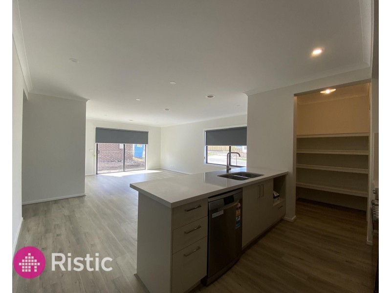 6 Treeton Drive, Wollert VIC 3750