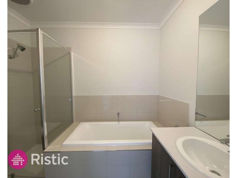 6 Treeton Drive, Wollert VIC 3750