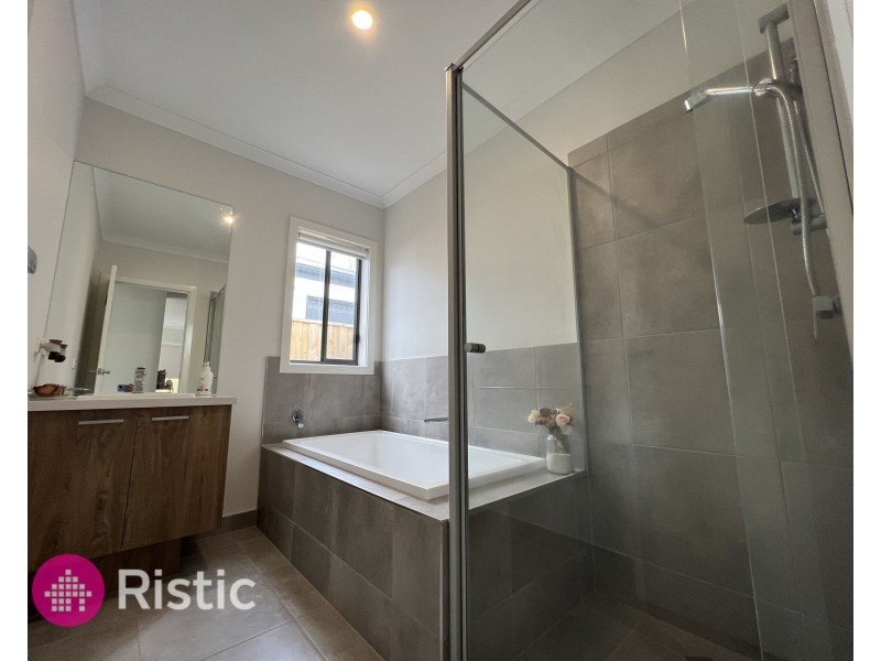 39 Nectar Street, Mickleham VIC 3064