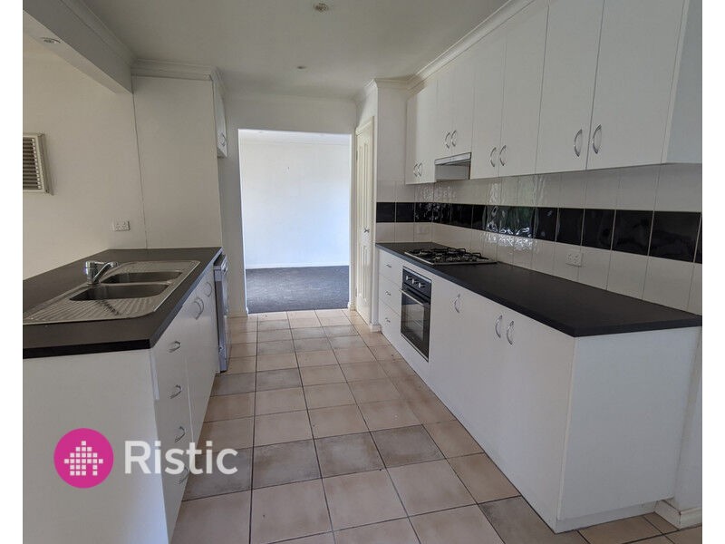 12 Flemington Drive, Mill Park VIC 3082