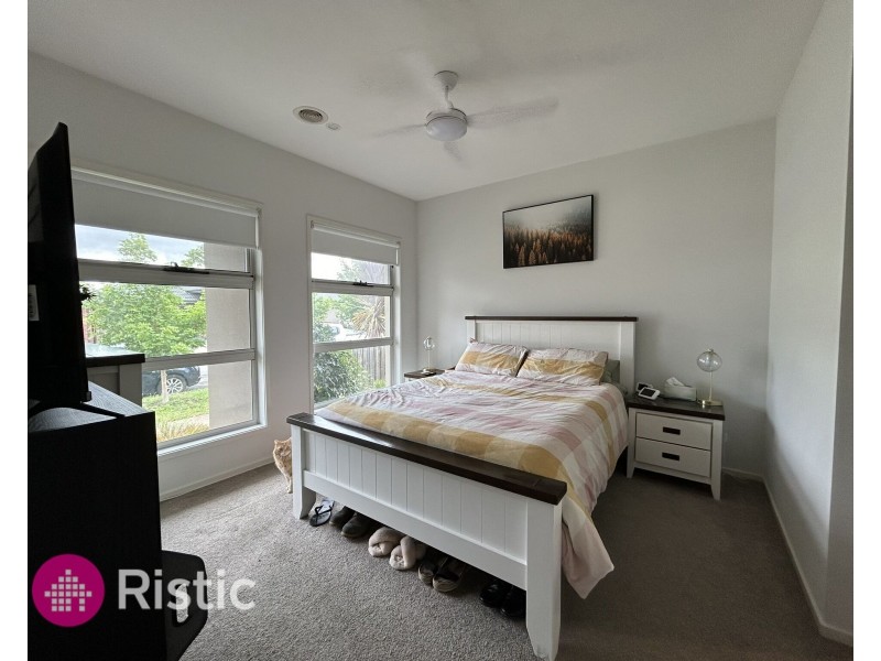 34 Latchford Drive, Mickleham VIC 3064