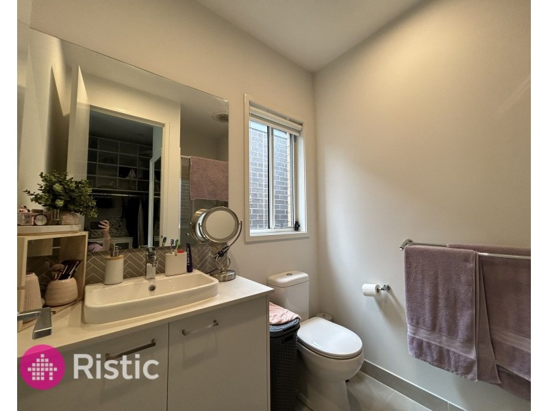 34 Latchford Drive, Mickleham VIC 3064