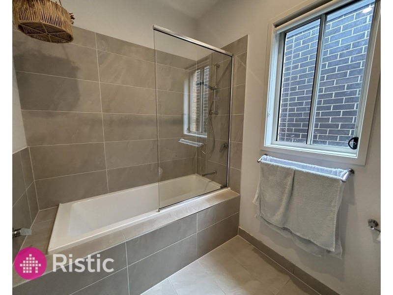 34 Latchford Drive, Mickleham VIC 3064
