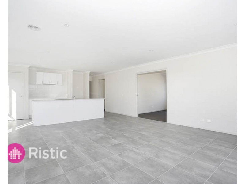 19 Ferlie Place, Doreen VIC 3754