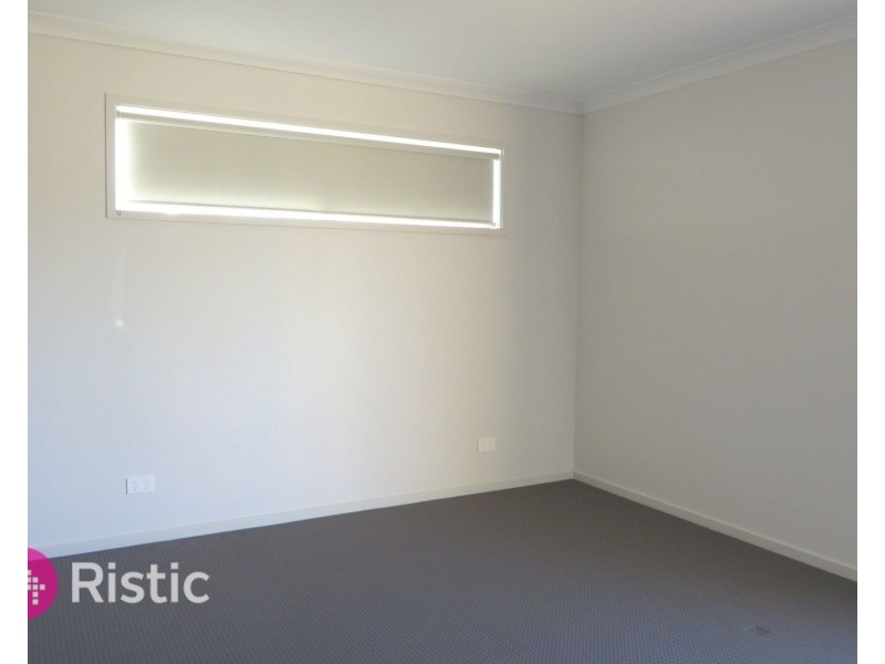 19 Ferlie Place, Doreen VIC 3754