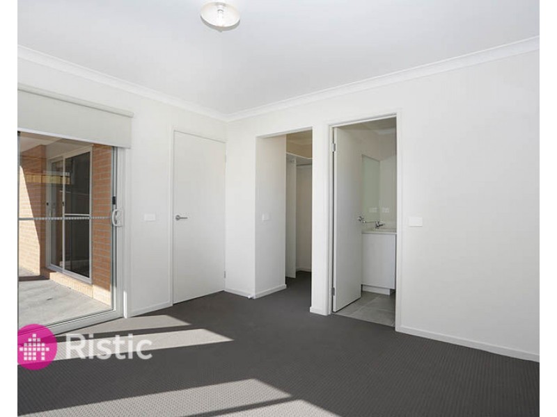 19 Ferlie Place, Doreen VIC 3754