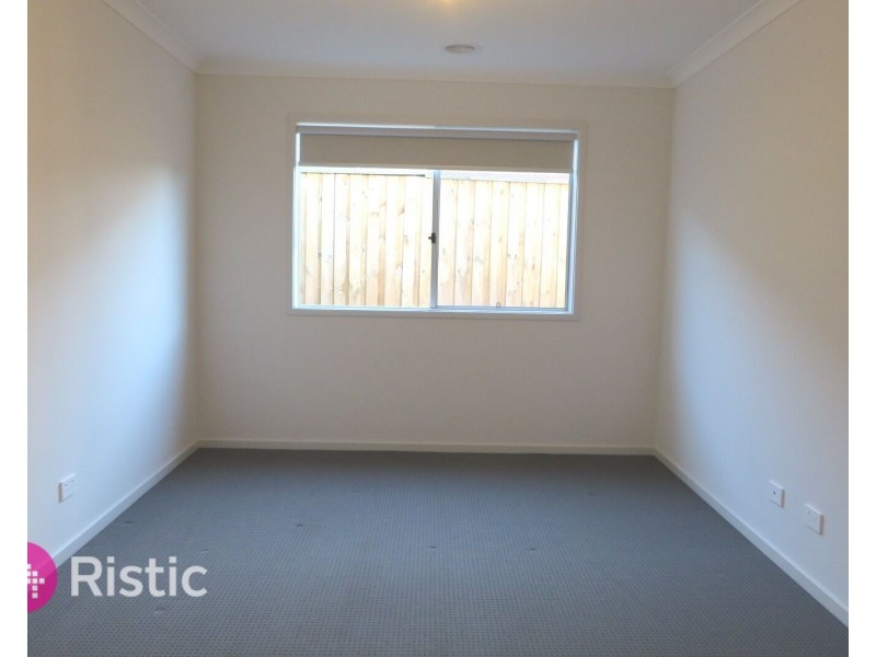 19 Ferlie Place, Doreen VIC 3754