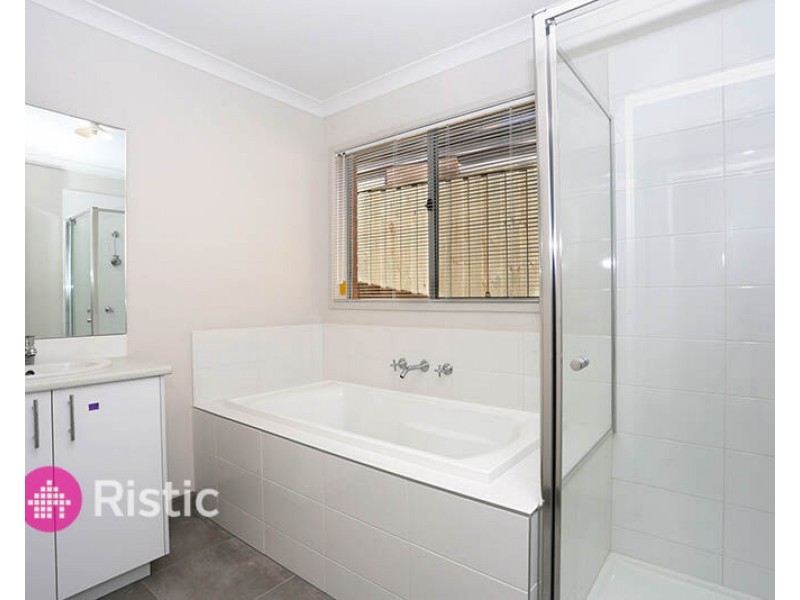 19 Ferlie Place, Doreen VIC 3754