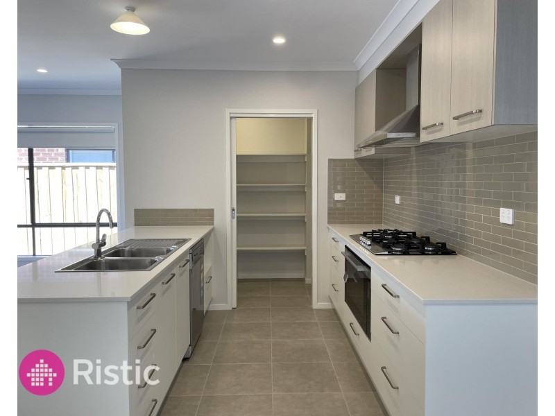 14 Dysart Road, Donnybrook VIC 3064